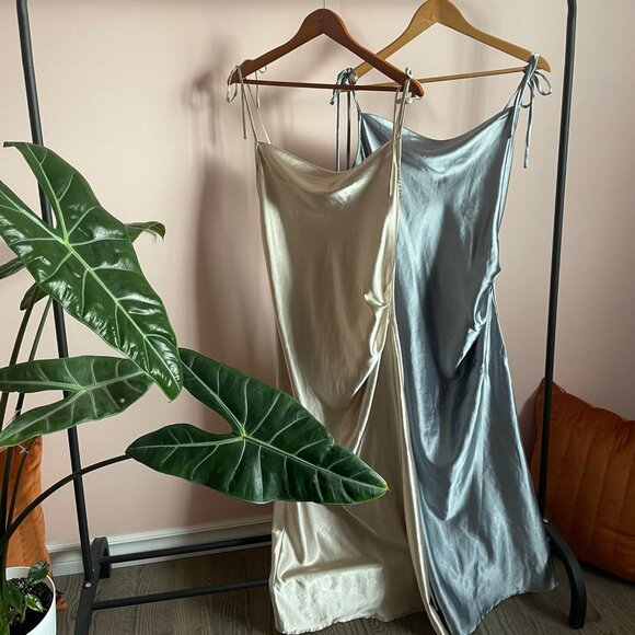 Bridesmaids or Hot Dates? You Decide! - Picture 1 of 8